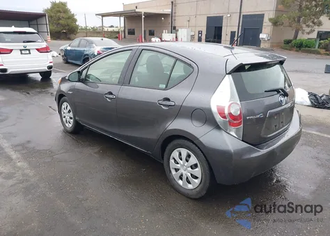 2013 Toyota Prius C Three from USA, damaged, VIN JTDKDTB36D1042730